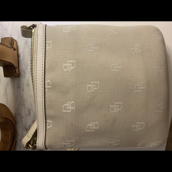 Dooney and Bourke Letter carrier - Picture 3 of 10